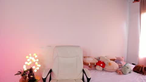 Snapshot of caramelo_xox chatting on February 1, 2:02 pm online show from February 1, 2:02 pm