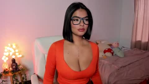 Snapshot of caramelo_xox chatting on December 9, 10:52 pm online show from December 9, 10:52 pm