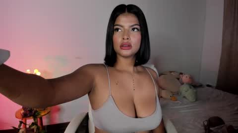 Snapshot of caramelo_xox chatting on February 15, 10:44 am online show from February 15, 10:44 am