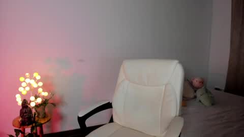 Snapshot of caramelo_xox chatting on February 14, 10:38 am online show from February 14, 10:38 am