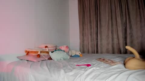Snapshot of caramelo_xox chatting on December 5, 2:26 am online show from December 5, 2:26 am