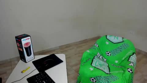Snapshot of cardrey05 chatting on September 13, 5:43 am Carlos and Cristian online show from September 13, 5:43 am