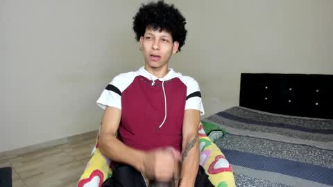 Snapshot of cardrey05 chatting on February 5, 1:37 am Carlos and Cristian online show from February 5, 1:37 am