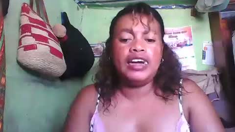 Snapshot of carinesexy69 chatting on January 16, 10:32 am carinesexy69 online show from January 16, 10:32 am