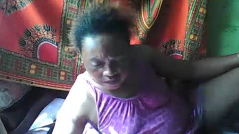 Snapshot of carinesexy69 chatting on January 29, 12:02 pm carinesexy69 online show from January 29, 12:02 pm