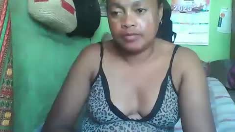 Snapshot of carinesexy69 chatting on January 8, 10:48 am carinesexy69 online show from January 8, 10:48 am