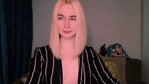 Snapshot of carinfox chatting on January 19, 5:05 am Carin online show from January 19, 5:05 am