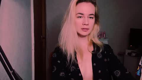 Snapshot of carinfox chatting on September 18, 3:32 am Carin online show from September 18, 3:32 am