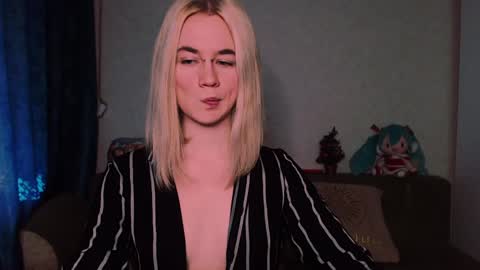 Snapshot of carinfox chatting on February 1, 10:15 am Carin online show from February 1, 10:15 am