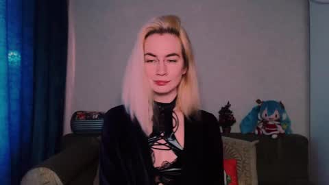Snapshot of carinfox chatting on February 18, 6:59 am Carin online show from February 18, 6:59 am