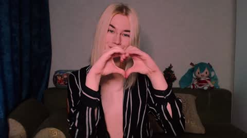 Snapshot of carinfox chatting on February 2, 6:36 am Carin online show from February 2, 6:36 am
