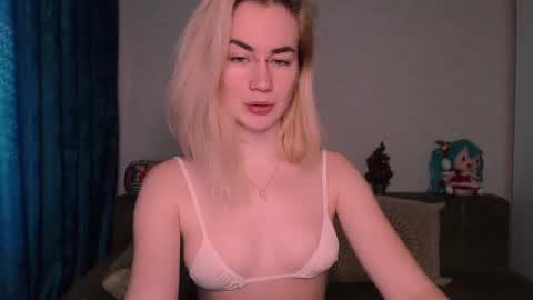Snapshot of carinfox chatting on March 10, 5:33 am Carin online show from March 10, 5:33 am