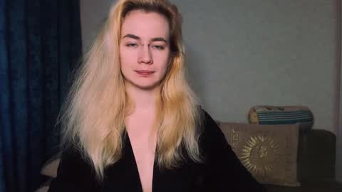 Snapshot of carinfox chatting on December 5, 8:16 am Carin online show from December 5, 8:16 am