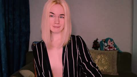 Snapshot of carinfox chatting on January 18, 4:37 am Carin online show from January 18, 4:37 am