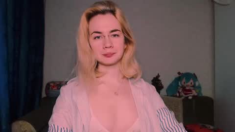 Snapshot of carinfox chatting on February 25, 5:52 am Carin online show from February 25, 5:52 am