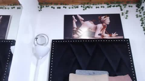 Snapshot of carla_77 chatting on February 24, 4:04 pm carla_77 online show from February 24, 4:04 pm