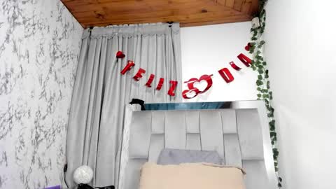 Snapshot of carla_77 chatting on February 17, 12:38 pm carla_77 online show from February 17, 12:38 pm