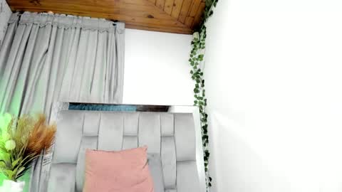 Snapshot of carla_77 chatting on March 12, 3:40 pm carla_77 online show from March 12, 3:40 pm