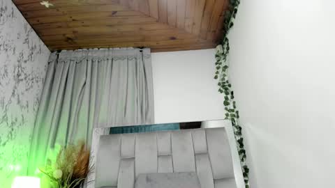 Snapshot of carla_77 chatting on March 6, 12:19 pm carla_77 online show from March 6, 12:19 pm