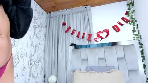 Snapshot of carla_77 chatting on February 15, 12:33 pm carla_77 online show from February 15, 12:33 pm