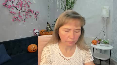 Carla Vogue online show from November 1, 3:28 am