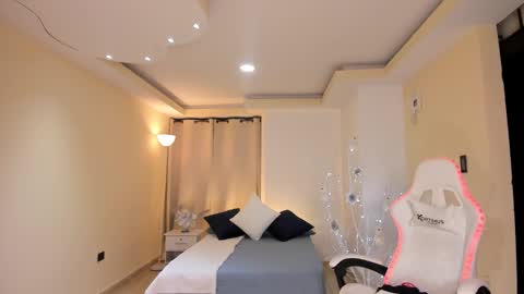 Alejandra online show from December 20, 3:58 am