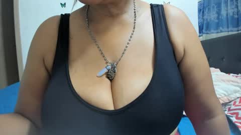 Snapshot of carlos_diana chatting on February 26, 10:58 pm carlos diana online show from February 26, 10:58 pm