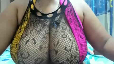 Snapshot of carlos_diana chatting on February 21, 11:43 pm carlos diana online show from February 21, 11:43 pm
