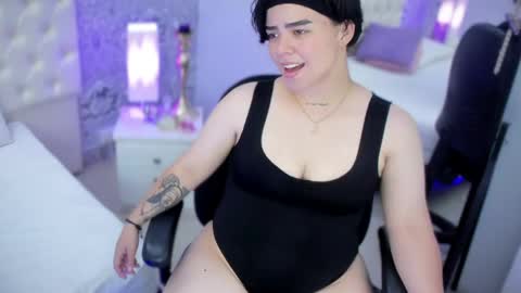 carly_lopez18 online show from April 12, 8:18 am