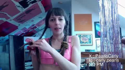 Carly Pearls online show from April 26, 8:45 am