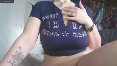 Carly Smiles online show from March 9, 8:10 pm