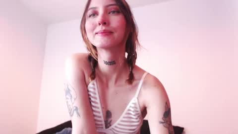 carmennrusso online show from February 13, 5:33 pm
