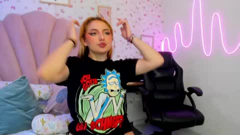 carmesi_ online show from April 24, 7:38 pm