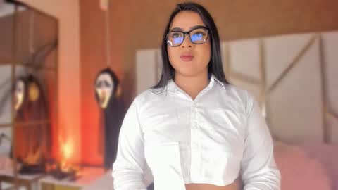 carolinaa_suarez online show from October 29, 11:45 am