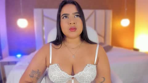 carolinaa_suarez online show from October 19, 11:59 am