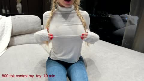 Snapshot of carolinaherera chatting on January 12, 2:52 pm Lina.I will online 1 December online show from January 12, 2:52 pm