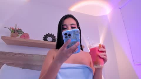 Snapshot of caroline_22z chatting on January 25, 10:50 pm CARO online show from January 25, 10:50 pm