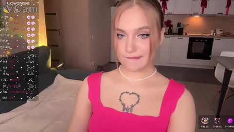 Snapshot of caroline_kiparis chatting on February 6, 10:21 pm Caro online show from February 6, 10:21 pm