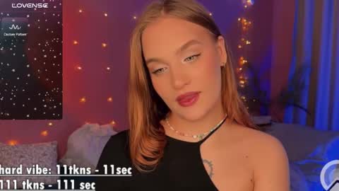 Snapshot of caroline_kiparis chatting on March 10, 11:27 pm Caro online show from March 10, 11:27 pm