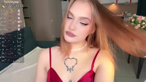 Snapshot of caroline_kiparis chatting on February 1, 8:26 pm Caro online show from February 1, 8:26 pm