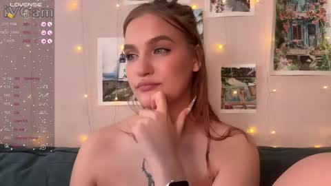 Snapshot of caroline_kiparis chatting on February 11, 2:03 am Caro online show from February 11, 2:03 am