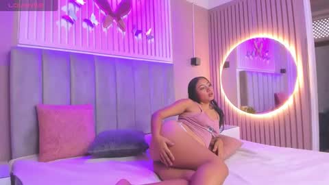 Snapshot of caroline_mason chatting on October 26, 12:39 pm caroline_mason online show from October 26, 12:39 pm