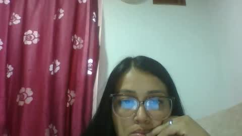 carolineconejita87 online show from December 18, 10:16 pm