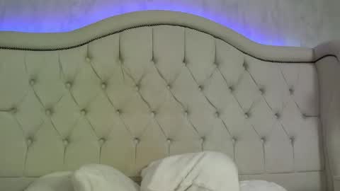 carolinesampaio online show from June 7, 12:43 pm