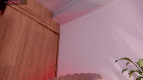 carolinna_ online show from May 14, 1:37 am