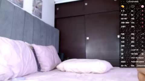 Snapshot of carolynamuzgui chatting on February 4, 1:06 pm Carolinne online show from February 4, 1:06 pm