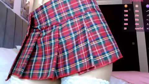 Snapshot of carolynamuzgui chatting on February 13, 12:54 pm Carolinne online show from February 13, 12:54 pm
