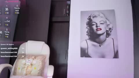 Snapshot of carolyne_sweet chatting on February 21, 11:32 pm carolyne_sweet online show from February 21, 11:32 pm