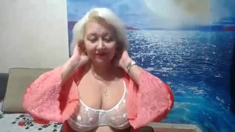 Snapshot of caroncapella chatting on February 15, 5:28 pm VicunaCool online show from February 15, 5:28 pm