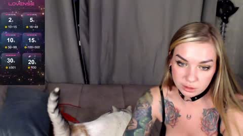 Snapshot of carrie_moonshine chatting on January 19, 12:17 am Carrie online show from January 19, 12:17 am